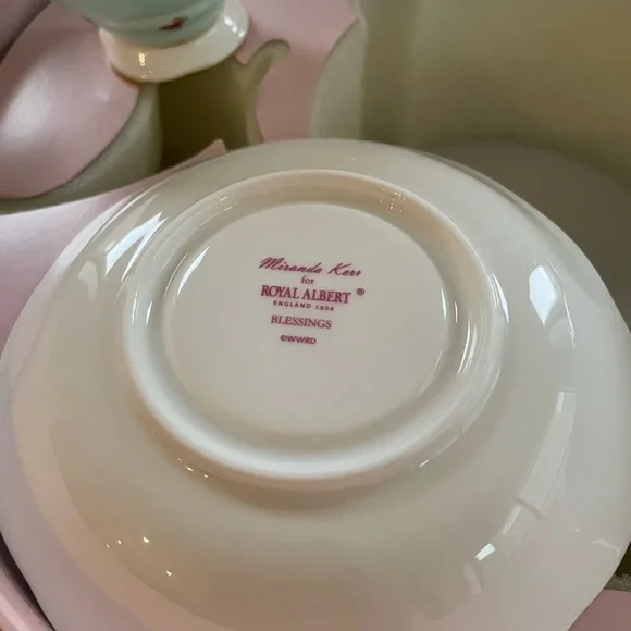 HOST PICK⭐️Royal Albert Miranda Kerr Teacup & Saucer Set 💖 Fine Bone China NIB - Picture 9 of 16